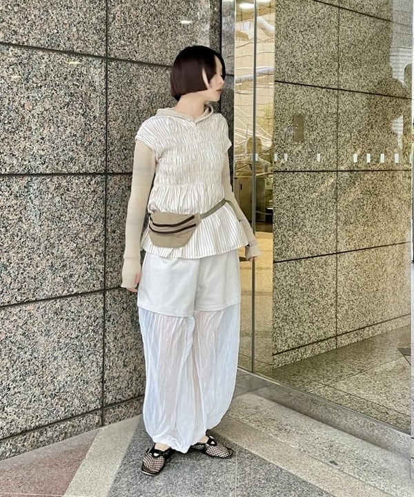 水野 萌香さんの「BEAMS WOMEN｜ストライプ シャーリング フレンチスリーブ ブラウス」を使ったコーディネート