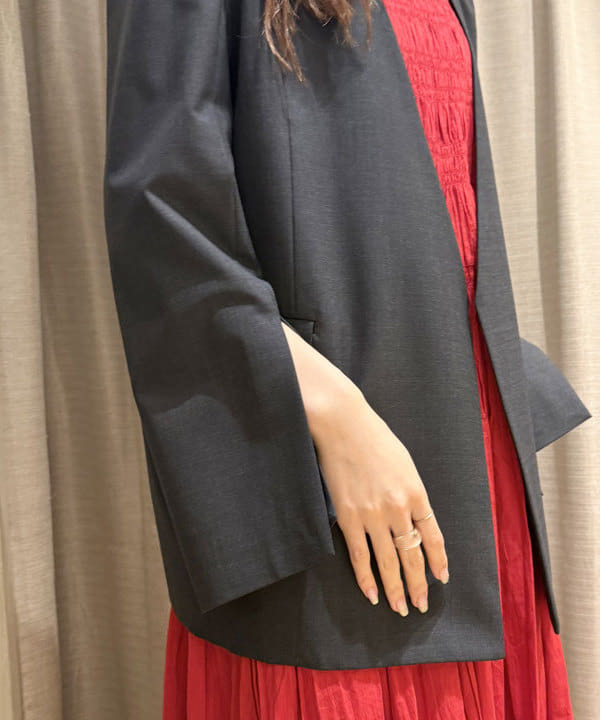 YUIさんの「BEAMS WOMEN｜スラッシュスリーブ Vネック ジャケット」を使ったコーディネート