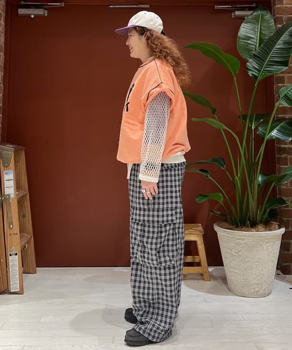 エノモト アミさんの「BEAMS WOMEN｜ビッグ メッシュ フーディー」を使ったコーディネート