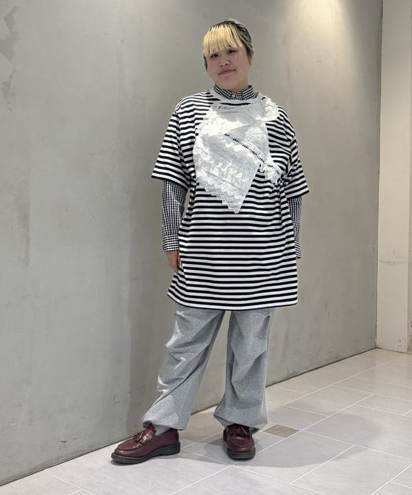 大石彩可さんの「BEAMS WOMEN｜【別注】Champion / リバースウィーブ(R) ミリタリー パンツ」を使ったコーディネート