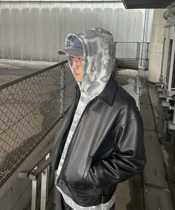 タマイユウトさんの「BEAMS WOMEN｜ワイドフィット レザー ジップブルゾン」を使ったコーディネート