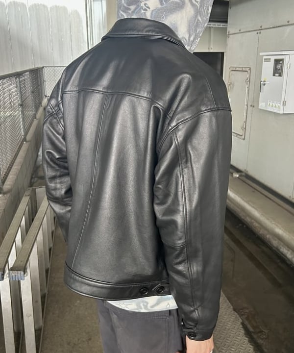 タマイユウトさんの「BEAMS WOMEN｜ワイドフィット レザー ジップブルゾン」を使ったコーディネート