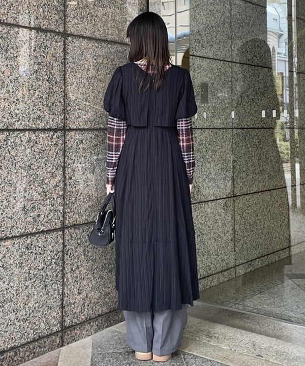 加歩さんの「BEAMS WOMEN｜ジャカード スクエアネック パフスリーブ ワンピース」を使ったコーディネート