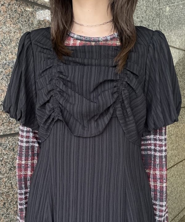 加歩さんの「BEAMS WOMEN｜ジャカード スクエアネック パフスリーブ ワンピース」を使ったコーディネート