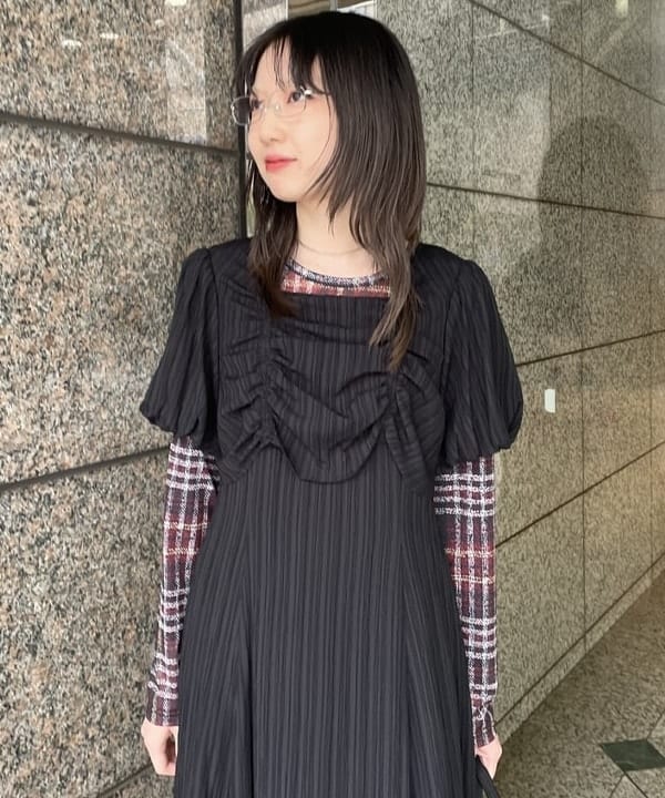 加歩さんの「BEAMS WOMEN｜ジャカード スクエアネック パフスリーブ ワンピース」を使ったコーディネート
