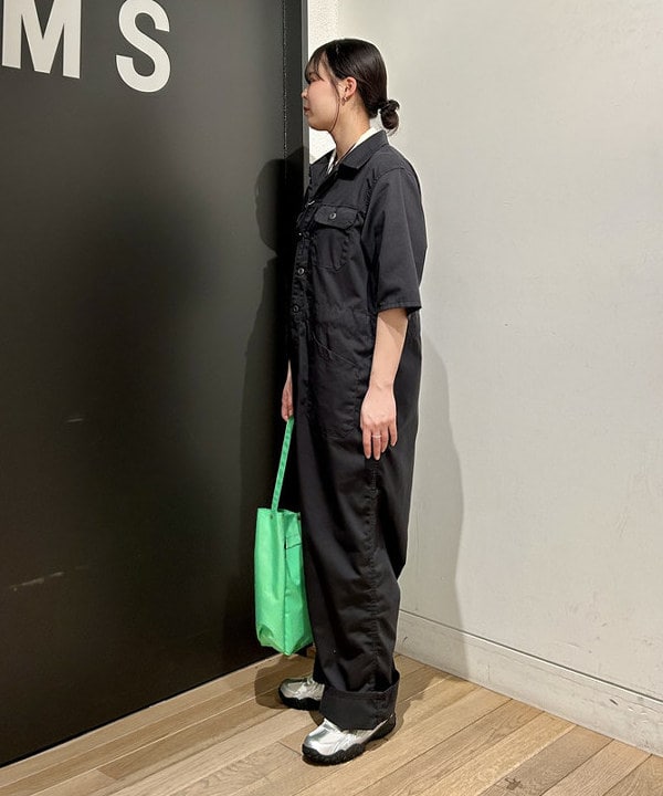 早川 萌子さんの「BEAMS WOMEN｜ポリエステル コットン ツイル ショート スリーブ オールインワン」を使ったコーディネート