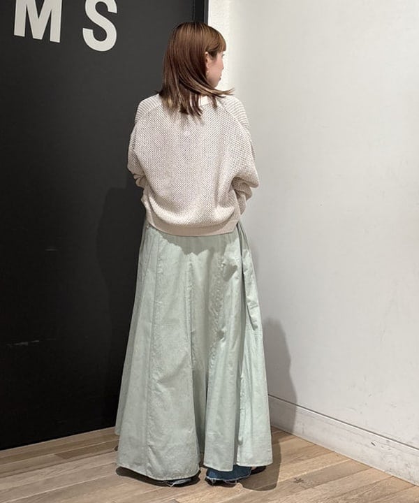 makita mikaさんの「BEAMS WOMEN｜ギマコットン Vネック カーディガン」を使ったコーディネート