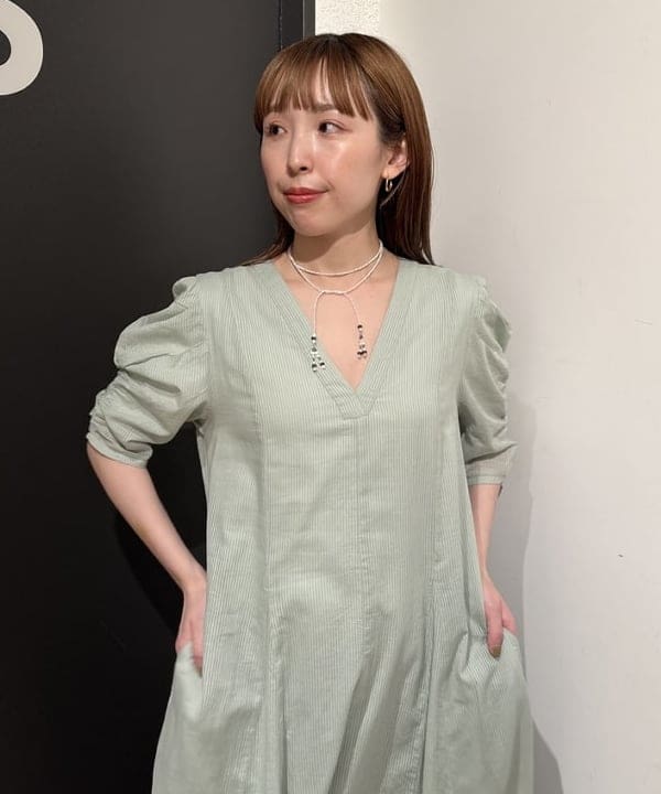 makita mikaさんの「BEAMS WOMEN｜ギマコットン Vネック カーディガン」を使ったコーディネート