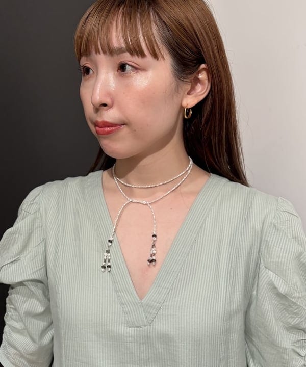 makita mikaさんの「BEAMS WOMEN｜ギマコットン Vネック カーディガン」を使ったコーディネート