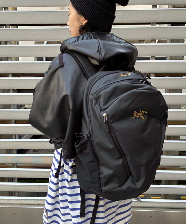 オカモト ミサキさんの「BEAMS WOMEN｜ARC’TERYX / MANTIS 26 BACKPACK」を使ったコーディネート