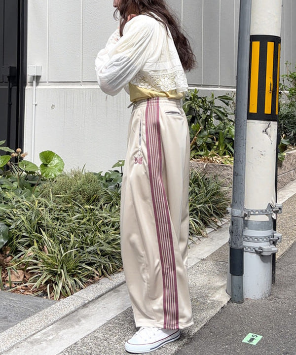 み　う　ちさんの「BEAMS WOMEN｜ヴィンテージ レース ブラウス」を使ったコーディネート