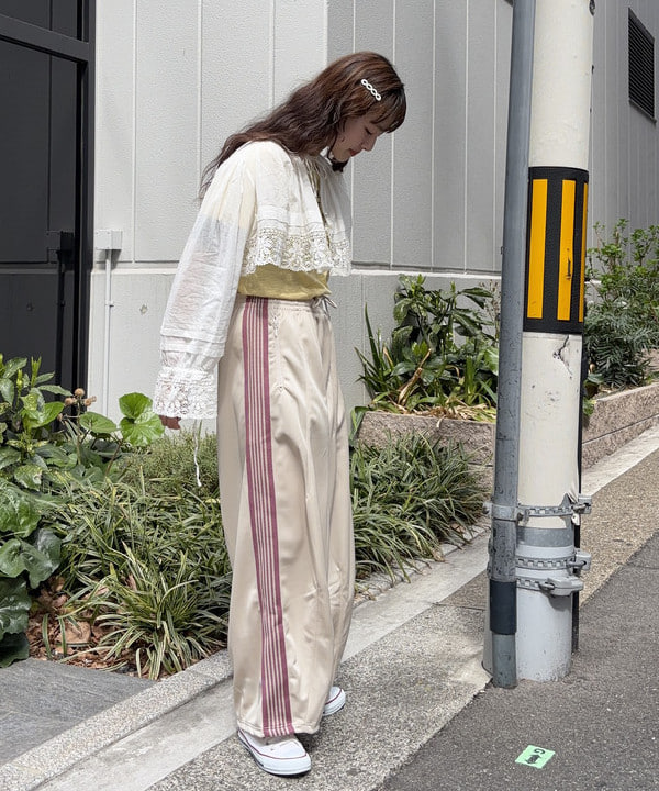 み　う　ちさんの「BEAMS WOMEN｜ヴィンテージ レース ブラウス」を使ったコーディネート