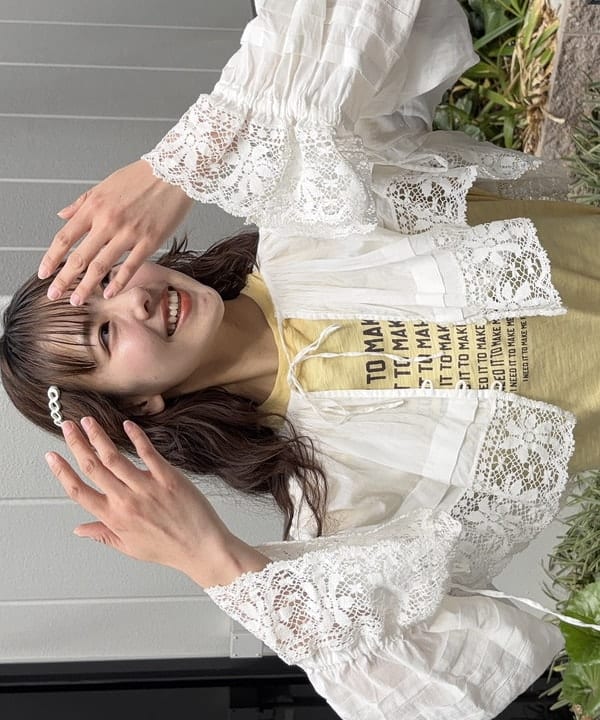 み　う　ちさんの「BEAMS WOMEN｜ヴィンテージ レース ブラウス」を使ったコーディネート