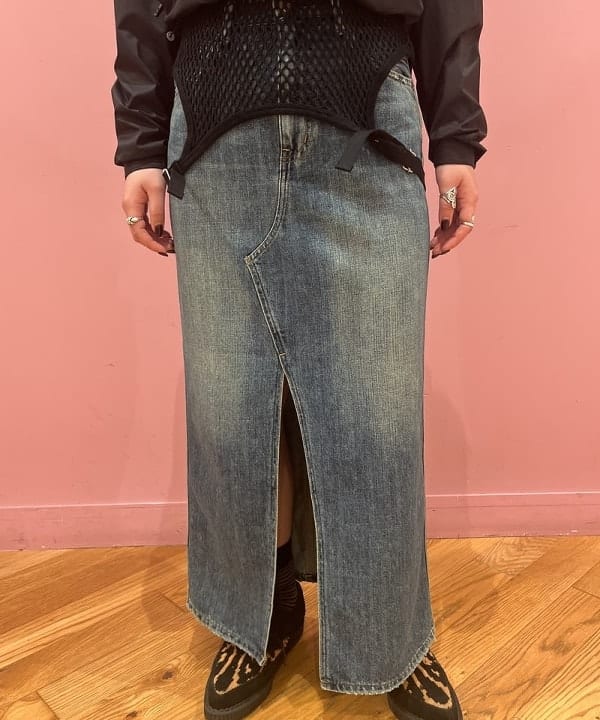 シオンさんの「BEAMS WOMEN｜【別注】RED CARD TOKYO / Cameron デニムスカート」を使ったコーディネート