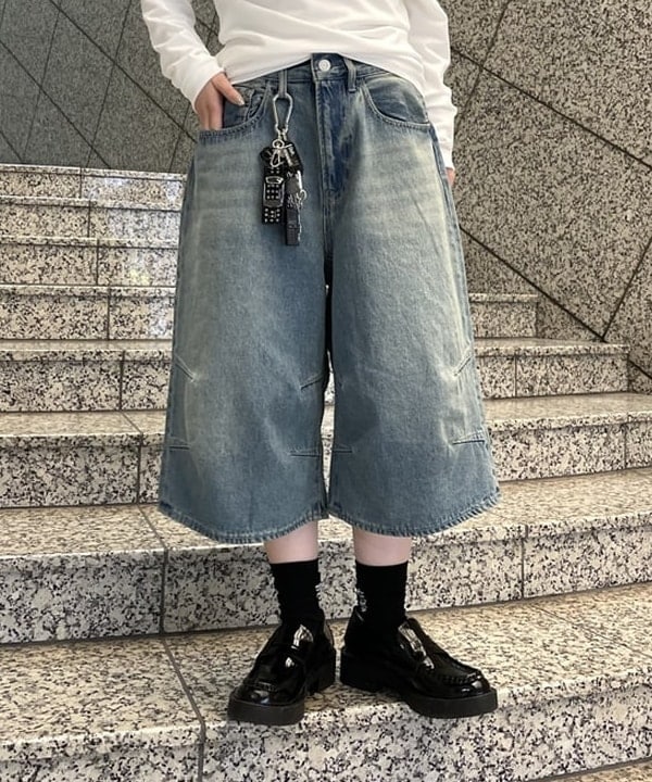 まゆちゃんさんの「BEAMS WOMEN｜オフショルダー プルオーバーニット」を使ったコーディネート