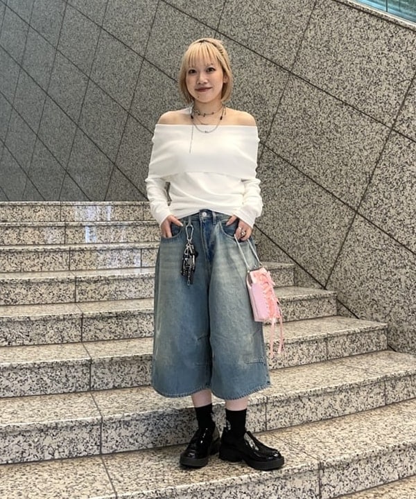 まゆちゃんさんの「BEAMS WOMEN｜オフショルダー プルオーバーニット」を使ったコーディネート