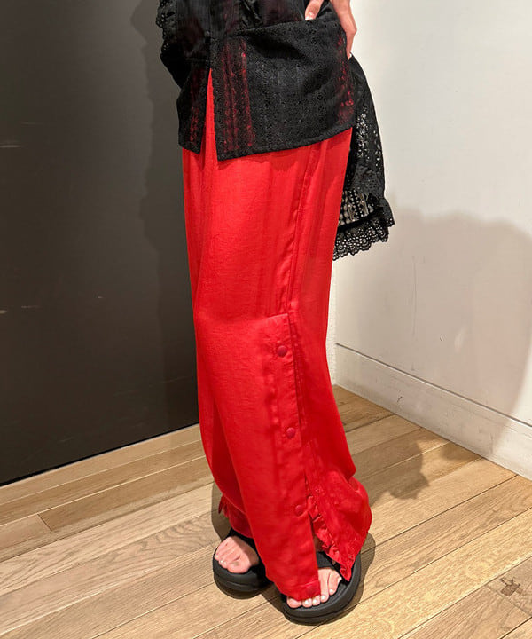佐藤 亜美さんの「BEAMS WOMEN｜maturely / スナップ イージー パンツ」を使ったコーディネート