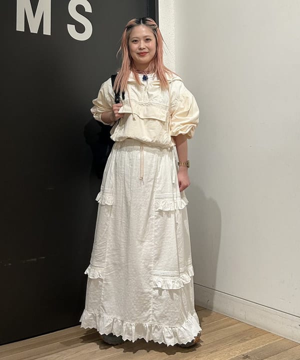 安藤 菜央さんの「BEAMS WOMEN｜2トーン アノラック」を使ったコーディネート