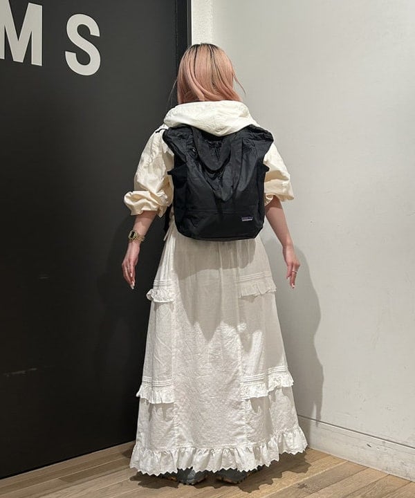 安藤 菜央さんの「BEAMS WOMEN｜2トーン アノラック」を使ったコーディネート