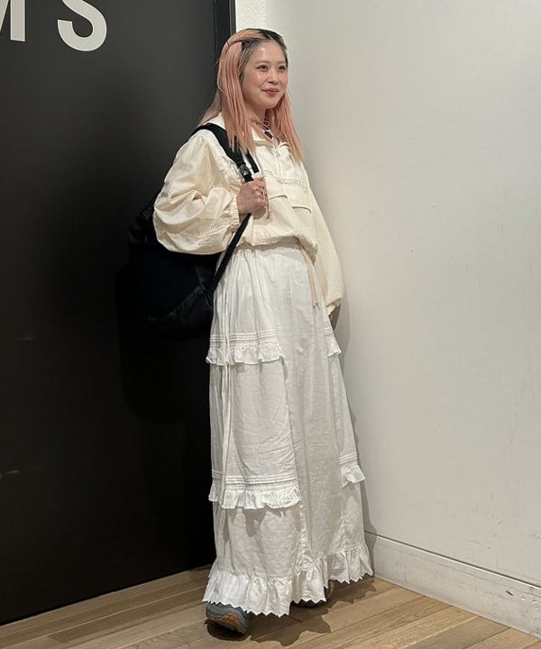 安藤 菜央さんの「BEAMS WOMEN｜2トーン アノラック」を使ったコーディネート