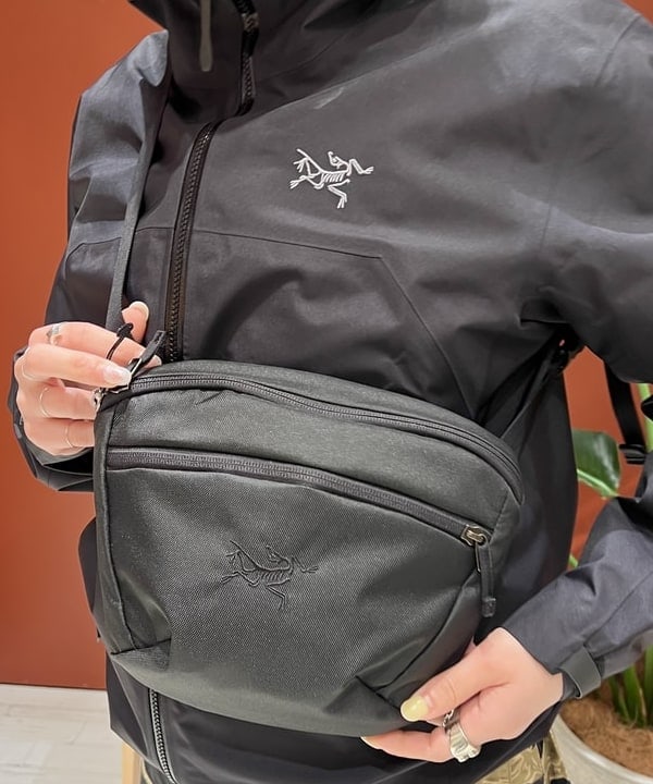 エノモト アミさんの「BEAMS WOMEN｜ARC'TERYX / BETA JACKET WOMENS」を使ったコーディネート