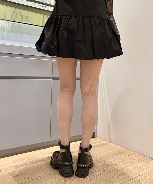 イトウミサキさんの「BEAMS WOMEN｜タフタ バルーン ミニ ワンピース」を使ったコーディネート