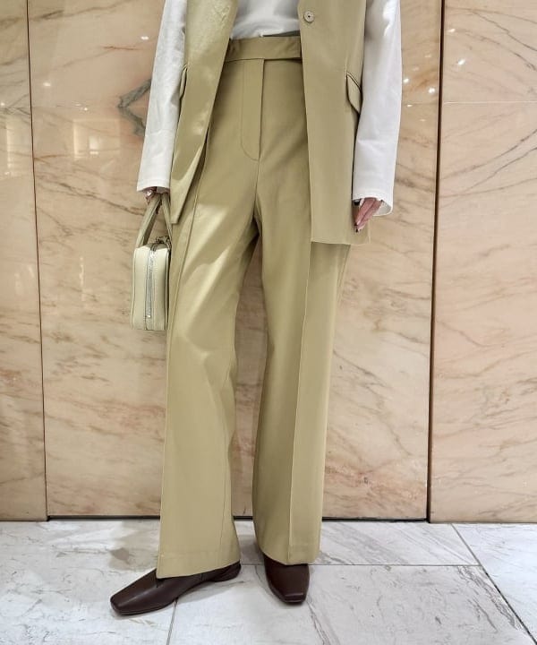 SANOさんの「BEAMS WOMEN｜コットン ラペルレス ジレ」を使ったコーディネート