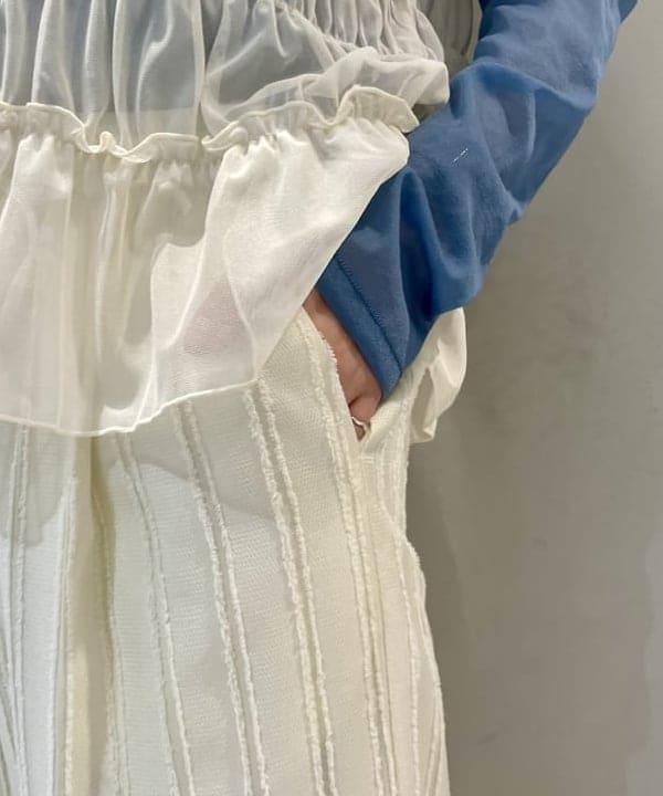 カタヤマ アヤさんの「BEAMS WOMEN｜シアー シャーリング フレンチスリーブ」を使ったコーディネート