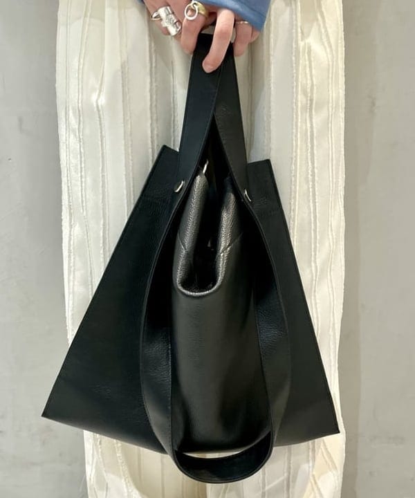 カタヤマ アヤさんの「BEAMS WOMEN｜シアー シャーリング フレンチスリーブ」を使ったコーディネート