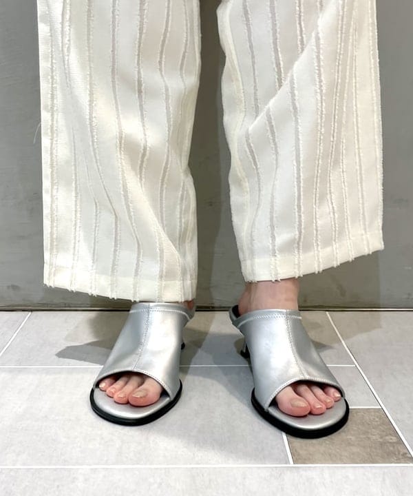 カタヤマ アヤさんの「BEAMS WOMEN｜シアー シャーリング フレンチスリーブ」を使ったコーディネート