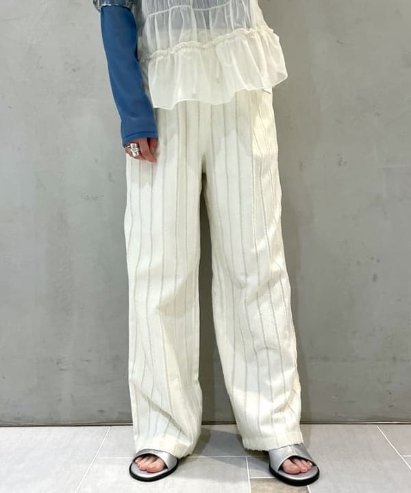 カタヤマ アヤさんの「BEAMS WOMEN｜シアー シャーリング フレンチスリーブ」を使ったコーディネート