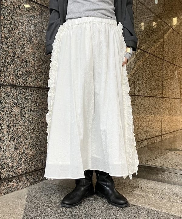多田 日奈子さんの「BEAMS WOMEN｜ドビー フリル スカート」を使ったコーディネート