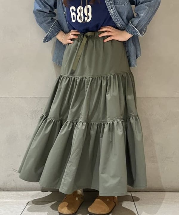 モモさんの「BEAMS WOMEN｜【別注】Gramicci / ティアード スカート」を使ったコーディネート