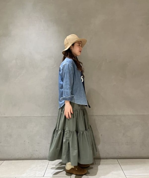モモさんの「BEAMS WOMEN｜【別注】Gramicci / ティアード スカート」を使ったコーディネート