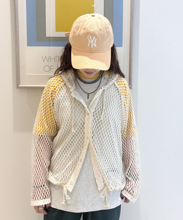 カスタニ モモノさんの「BEAMS WOMEN｜【別注】Champion / プリント ラグラン Tシャツ」を使ったコーディネート