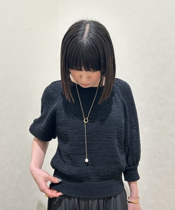 大槻 まひろさんの「BEAMS WOMEN｜針抜き パフスリーブ プルオーバー」を使ったコーディネート