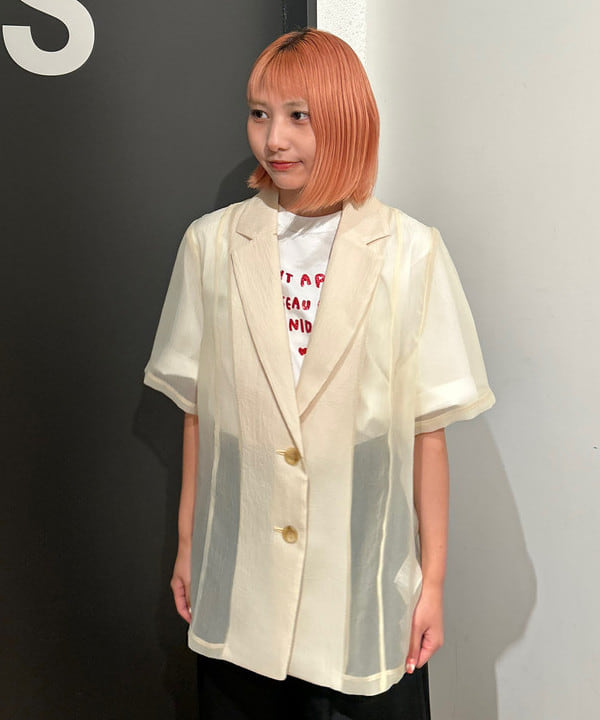 佐藤 亜美さんの「BEAMS WOMEN｜RBS / テープ 刺繍 ジレ」を使ったコーディネート