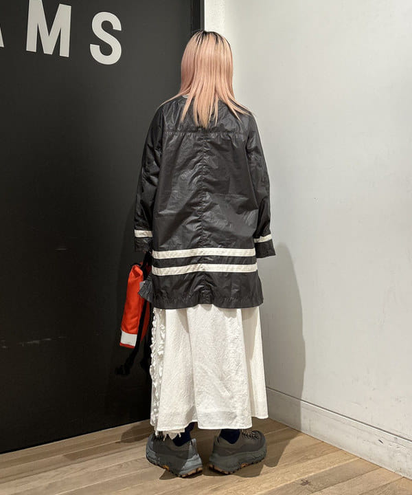 安藤 菜央さんの「BEAMS WOMEN｜ドビー フリル スカート」を使ったコーディネート