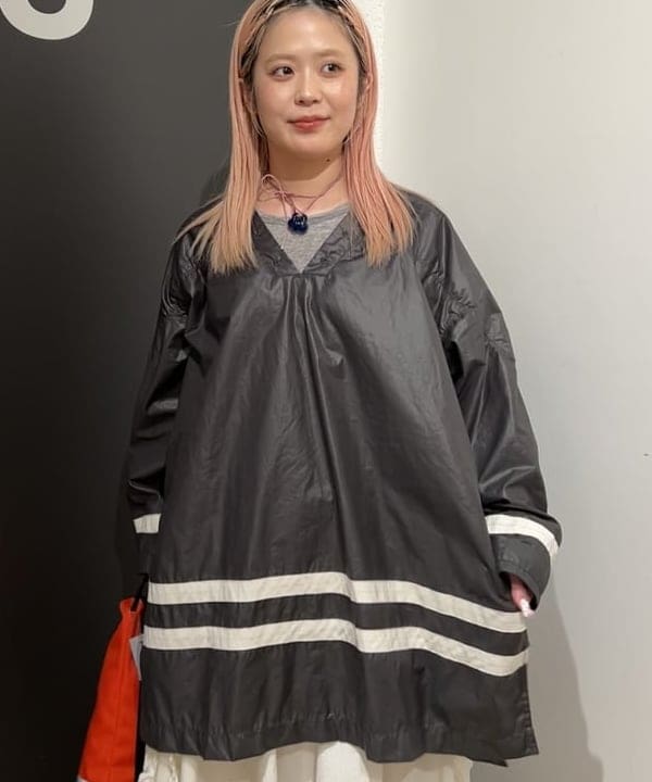 安藤 菜央さんの「BEAMS WOMEN｜ドビー フリル スカート」を使ったコーディネート