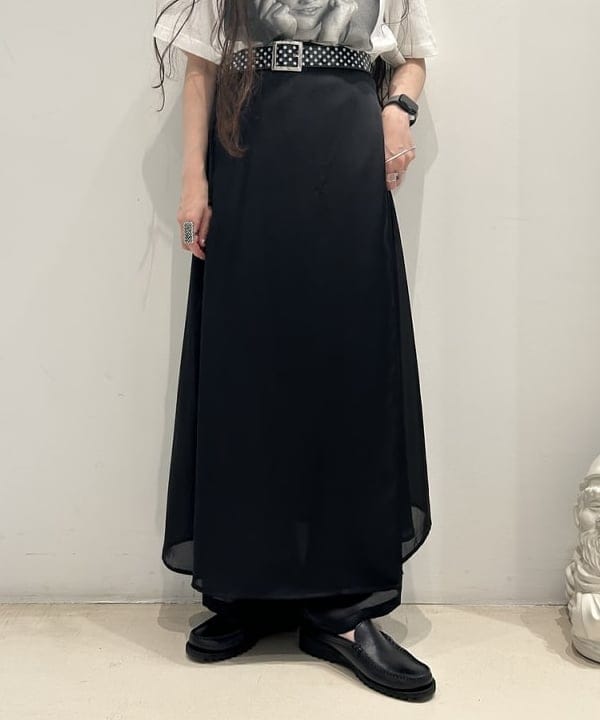 清水 彩乃さんの「BEAMS WOMEN｜maturely / サテン ラップ スカート」を使ったコーディネート