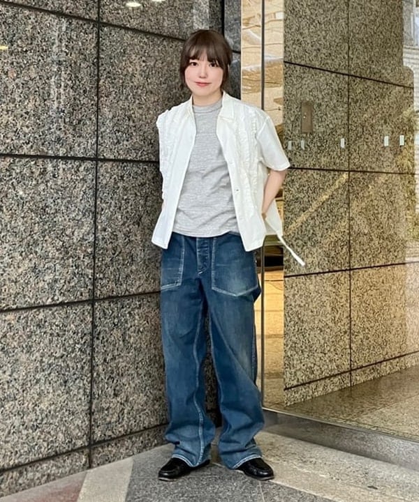 小原 もこさんの「BEAMS WOMEN｜WAREHOUSE & CO. / 別注 ステンシル13 Tシャツ」を使ったコーディネート