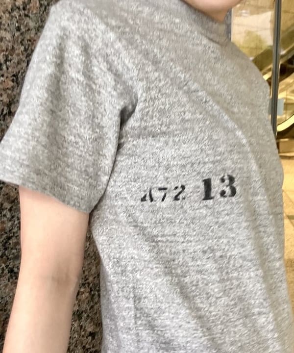 小原 もこさんの「BEAMS WOMEN｜WAREHOUSE & CO. / 別注 ステンシル13 Tシャツ」を使ったコーディネート