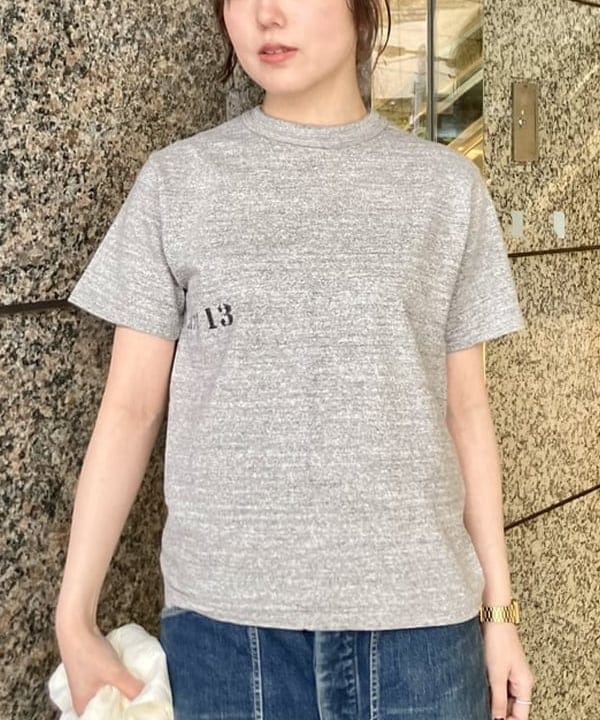小原 もこさんの「BEAMS WOMEN｜WAREHOUSE & CO. / 別注 ステンシル13 Tシャツ」を使ったコーディネート