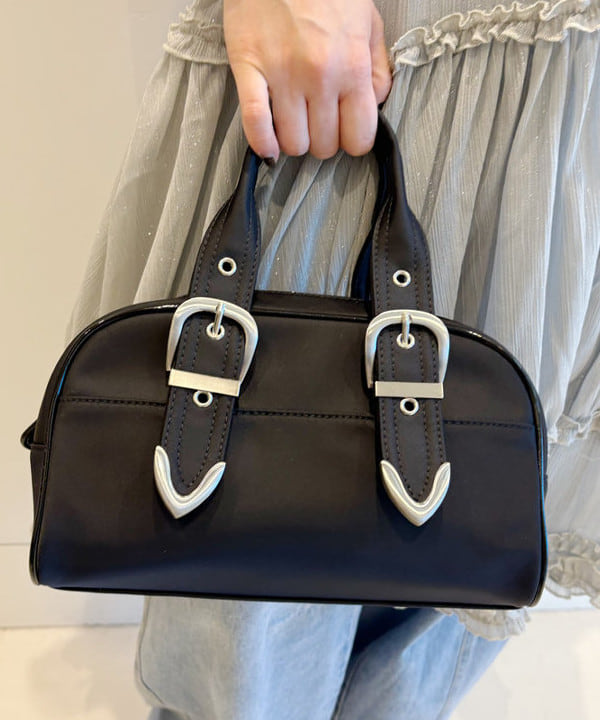 りかちょび/岸本梨佳さんの「BEAMS WOMEN｜コードレース レイヤー シャツ」を使ったコーディネート