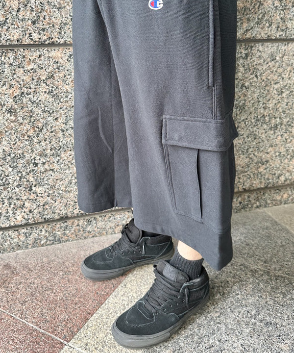 吉田 洸輝さんの「BEAMS WOMEN｜【別注】Champion / スウェット カーゴショーツ」を使ったコーディネート