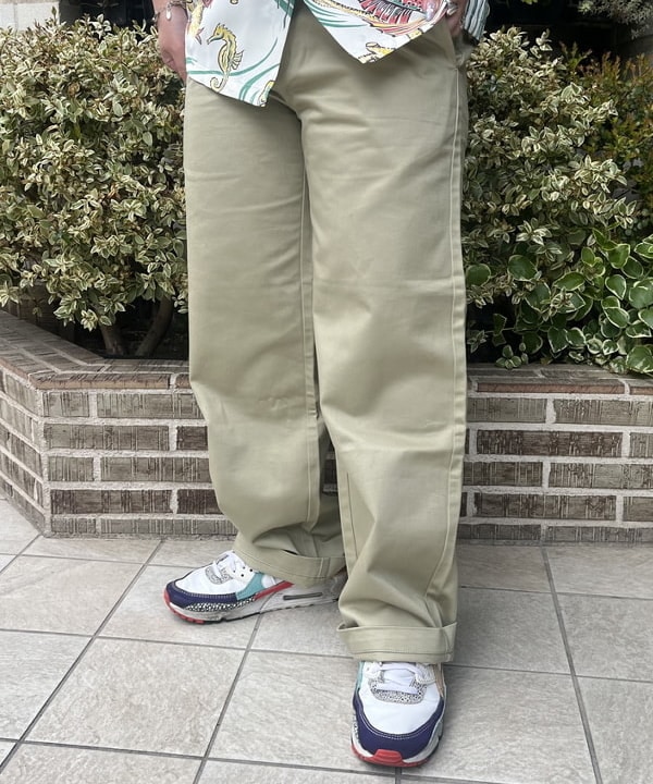 あゆさんの「BEAMS WOMEN｜【別注】Dickies / ワイド チノ パンツ」を使ったコーディネート