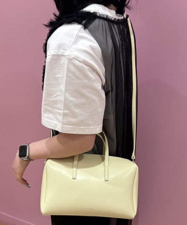 ケミオさんの「BEAMS WOMEN｜YAHKI / YH-695 CROSS BODY BAG」を使ったコーディネート