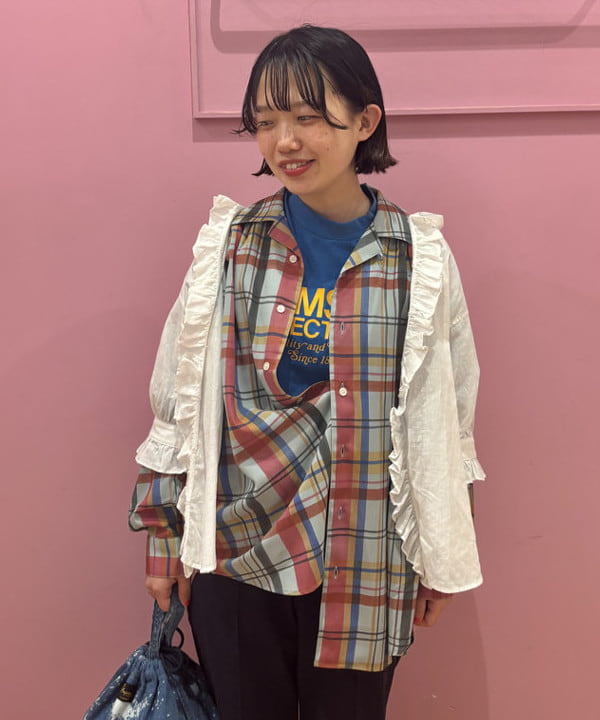 ショ〜ジさんの「BEAMS WOMEN｜コットン リネン フリル ギャザー ショートスリーブ」を使ったコーディネート