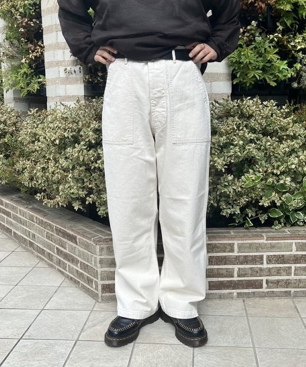 赤羽 花さんの「BEAMS WOMEN｜WAREHOUSE & CO. / 別注 ステンシル13 Tシャツ」を使ったコーディネート