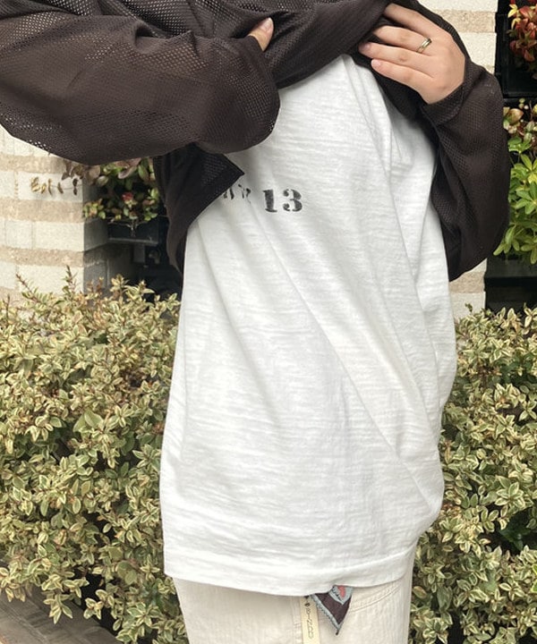 赤羽 花さんの「BEAMS WOMEN｜WAREHOUSE & CO. / 別注 ステンシル13 Tシャツ」を使ったコーディネート
